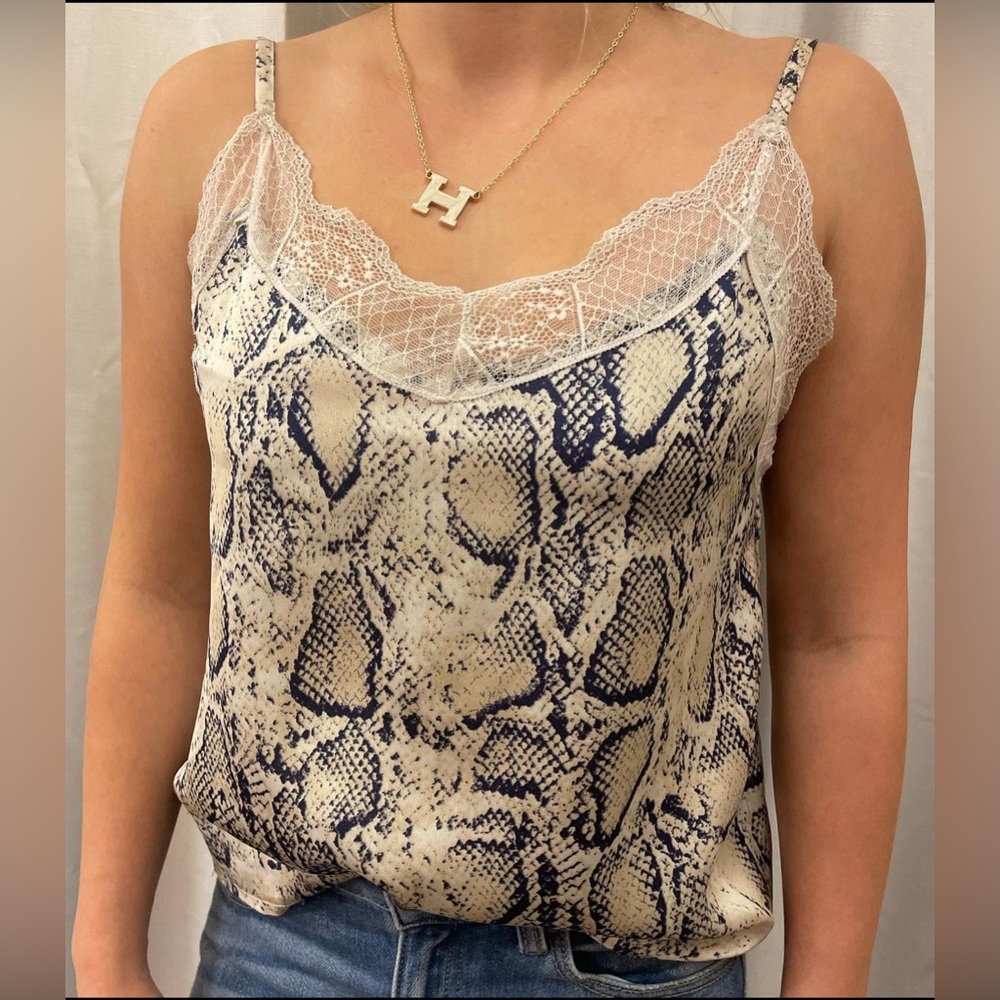 Snake print lace tank!!